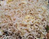 Foto langkah ke 8 dari resep Mie Goreng Istimewa.