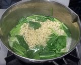Foto langkah ke 1 dari resep Mie Goreng Ayam Suwir Sat-set.
