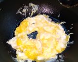 Foto langkah ke 5 dari resep Kwetiau goreng.