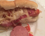 Foto del paso 7 de la receta: Salchichas alemanas con chucrut, salsa criolla y leberwurst