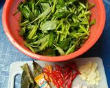 Foto langkah ke 1 dari resep Tumis Kangkung Terasi.