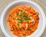 Foto langkah ke 5 dari resep Oseng Wortel Jamur Pedas.
