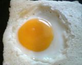 Foto langkah ke 3 dari resep Roti Mata Sapi.