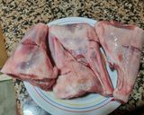Foto del paso 1 de la receta: Jarretes de cordero al horno con patatas