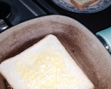 Foto langkah ke 2 dari resep Roti Bakar Strawberry Susu.