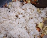 Foto langkah ke 5 dari resep Nasi Goreng Hongkong.