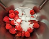 Foto del paso 2 de la receta: Vinagre de frambuesa