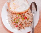 รูปขั้นตอนการทำที่ 3 ของ ข้าวผัดเกลือร้านกระแต Salt Fried Rice 🧂 🍚