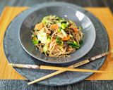 Foto del paso 7 de la receta: Noodles con shiitake, pak choi y salsa yakisoba