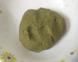 A picture of step 4 of Aloo palak paratha.