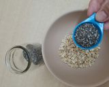 Foto del paso 1 de la receta: Un desayuno de avena remojada en yogur griego con kiwiños (kiwi-berry)