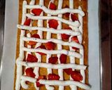 Foto del passaggio 2 della ricetta Millefoglie panna e fragole con gocce di cioccolato 🍓🍫
