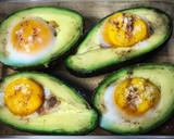 Foto del paso 5 de la receta: Aguacate al horno relleno de salmón y huevo
