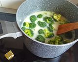 Brokkolikrémleves recept fázis 5 fotója