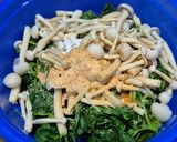 Foto langkah ke 3 dari resep Salad Bayam Jamur Shimeji.