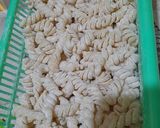 Foto langkah ke 6 dari resep Makaroni Spiral Renyah Pedas dan Keju.