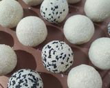 Foto langkah ke 4 dari resep Red Bean Sesame Balls.