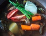 Foto langkah ke 3 dari resep Kaldu Kepala Udang MPASI (6m+).