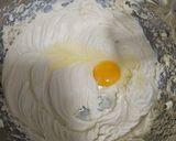 Foto langkah ke 3 dari resep Burnt basque cheesecake.