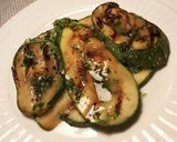 Foto del paso 4 de la receta Calabacín a la plancha, con crema de ajos y perejil