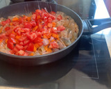 Foto del paso 2 de la receta: Tiburones con langostinos en su salsa