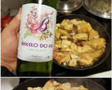 Foto del paso 2 de la receta: Pollo Ajero con toque de vinagre suave de manzana y vino blanco