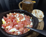 Foto del paso 2 de la receta: Huevo duro y tomate
