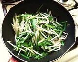 A picture of step 2 of Chinese Chives Stir-Fry with Miso and Mayonnaise.