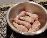 Foto del paso 2 de la receta: Guisado de muslitos de pollo con patatas