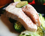 Foto del paso 2 de la receta: Salmón con brócoli y salsa de lima y mascarpone con Lékué