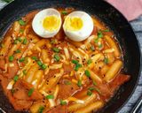 Foto langkah ke 5 dari resep Tteokbokki (Tepung Beras Ketan).