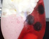Foto del paso 2 de la receta: Copa de gelatina de fresa 🍓 con nata (baja en calorías)