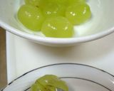A picture of step 2 of Muscat Grapes in Wine Jelly.