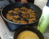 Foto del paso 2 de la receta: Crepa de huevos revueltos con frijoles refritos con chilorio
