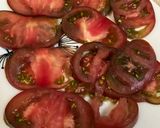 Foto del paso 1 de la receta: Ensalada de tomate, queso fresco y anchoas
