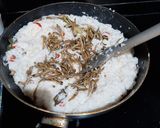 Foto langkah ke 2 dari resep Nasi Liwet Ikan Teri.