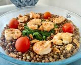 Foto del paso 6 de la receta: Ensalada templada de lentejas con alga wakame y gambón con ajos fritos