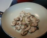 A picture of step 3 of Jagerschnitzel.
