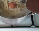 A picture of step 2 of White spaghetti and stew with egg.