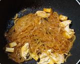 A picture of step 5 of Chicken Pad Thai.