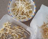 A picture of step 1 of Bean Sprout Salad.