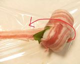 A picture of step 4 of "Samurai Warrior" Shiso and Meat Wrapped Onigiri.