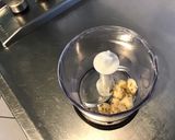 Une image de l'étape 1 de Tartinade express ail et persil.