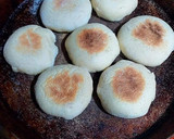 Foto del paso 9 de la receta: Batbout rellenos de salchichas y otros de ensalada variada