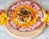 Foto del passaggio 9 della ricetta Orecchiette con cozze, zucchine, fiori di zucchine e pomodori