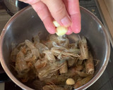 Foto del paso 6 de la receta: Cazuela de merluza y langostinos con su caldo