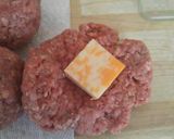 A picture of step 4 of Deep fried cheese burger balls.