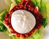 Hình bước làm 3 của món Nui Sò Lớn Sốt Bò Bằm Bolognese & Phô Mai Burrata