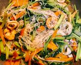 Hình bước làm 4 của món Bún gạo xào hải sản 🦞