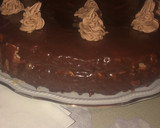 Foto del paso 12 de la receta: Bizcocho de limón y vainilla, buttercream y cobertura de chocolate